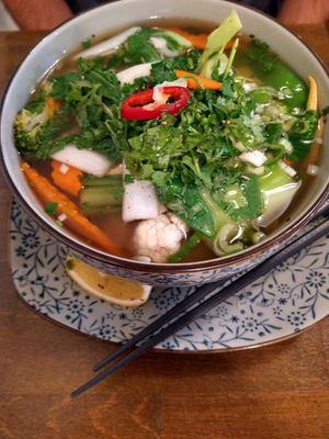 Pho mit Gemüse at Vevi in Vienna