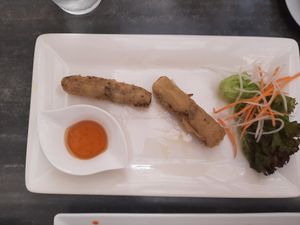 Crispy rice paper rolls at Vevi in Vienna