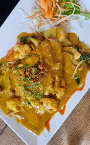Yellow Curry at Vevi in Vienna