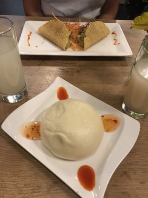 Bahn bao and Veganer Lachs taco    at Vevi in Vienna