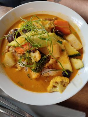 Curry Soup with tofu and udon noodles - huuuge portion at Vevi in Vienna