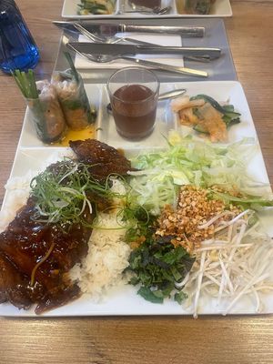 Dish of the day with starter (rolls) and dessert   at Vevi in Vienna