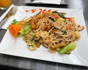 udon noodles with tofu, veggies and vegan shrimp  at Vevi in Vienna