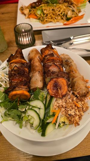 V42 Bun Tron (the bestttt) at Vevi in Vienna