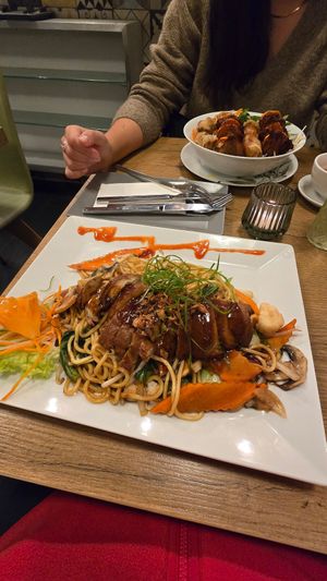 V46 Mi Xao (huge noodle portion) at Vevi in Vienna