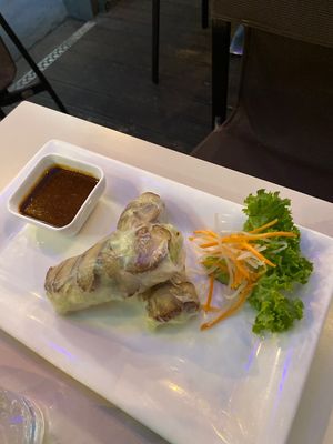 Summer roll with rice, seitan and vegetables  at Vevi in Vienna