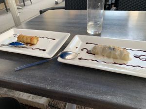 Gebackenes Eis und Stickt Rice at Vevi in Vienna