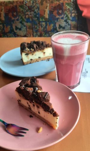 Hafer-,Mandel-,Sojamilch und 1 veganen Kuchen und mehrere vegetarische Kuchen at Am Deich in Peenemuende