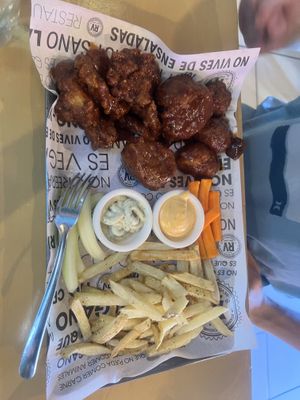 bbc chickn alitas   at Revolucion Verde - Colonia Centro in Monterrey