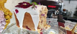Flower cake at Amendūla Café in Paris