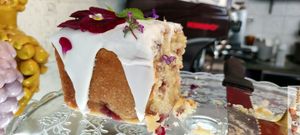 Strawberry vegan cake at Amendūla Café in Paris