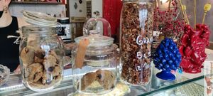 Granola at Amendūla Café in Paris