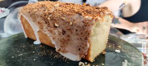 Banana vegan cakes at Amendūla Café in Paris