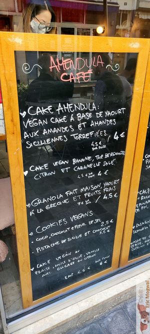 Desserts at Amendūla Café in Paris