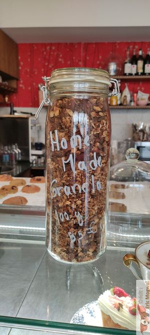 GRanola at Amendūla Café in Paris