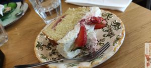 Stawberry cake with olive oil at Amendūla Café in Paris