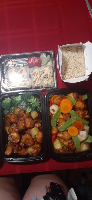 🔥 California, orange beef w pineapple🍍, sweet and sour chick 🐣 at The Vegetable Garden in Silver Spring