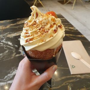 The original chimney cake at Chimneys in Berlin