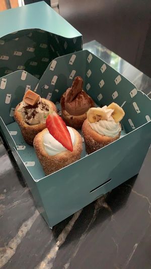Chimney mini cakes in a box at Chimneys in Berlin