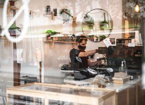 Specialty coffee and vegan food at NEØ Coffee House in Barcelona