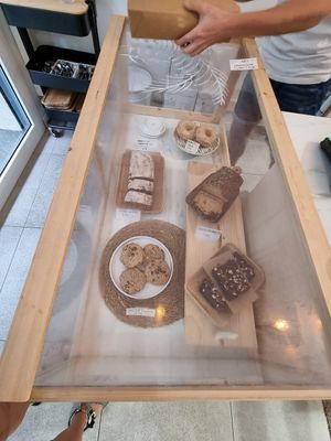 Cookies at NEØ Coffee House in Barcelona