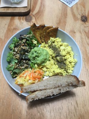 Exquisito este plato. Sabroso y muy sano
 at NEØ Coffee House in Barcelona