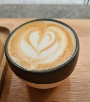 Caffe latte at NEØ Coffee House in Barcelona