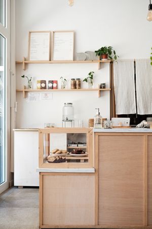 Minimal and wood design at NEØ Coffee House in Barcelona