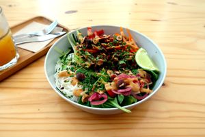 lunch bowl at NEØ Coffee House in Barcelona