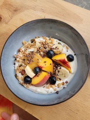 Granola bowl at NEØ Coffee House in Barcelona