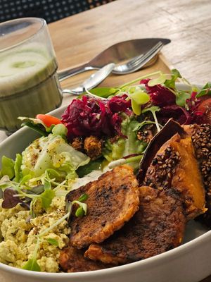  at NEØ Coffee House in Barcelona