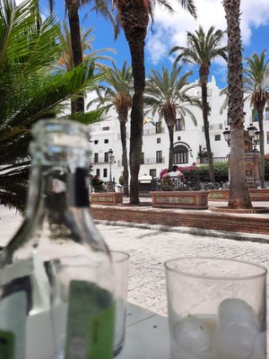 Blick auf die Plaza at El Jardin del Califa in Vejer De La Frontera