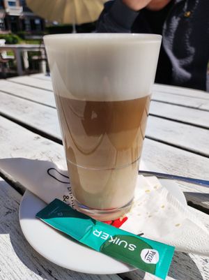 Latte macchiato with oatmilk and hazelnut syrup at Joost in Odoorn