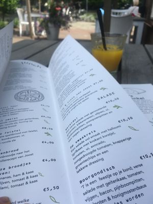 Several vega(n) options. Only the cakes are unfortunately not vega(n) 😉 at Joost in Odoorn