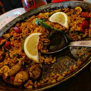 paella vegana at Sangria in Pavia
