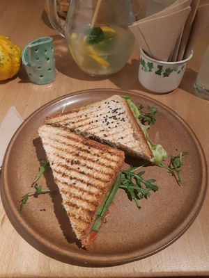"Tofu Never Screams" sandwich at VeZa in Belgrade