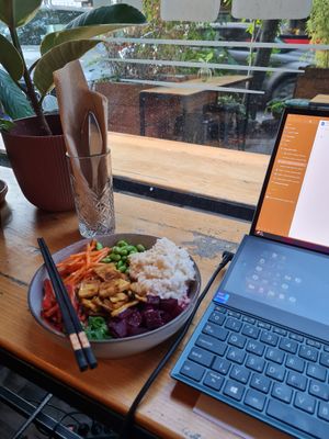 I love getting this poke bowl while I work from here sometimes at VeZa in Belgrade