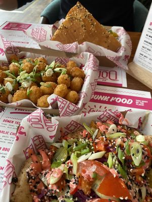 More delicious food from this place, bad girl donna, garlic chilli chick’n kebab and tater tots 🤤 at Döner Summer in Leeds