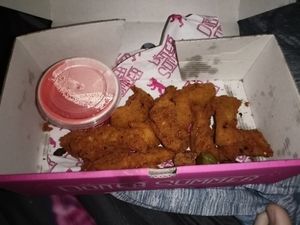 (My) Half of the ch*cken pieces that I got to share with my partner 🤤 at Döner Summer in Leeds