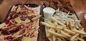 Korean BBQ teller and classic chick'n combo platter with hunny butter dip at Döner Summer in Leeds