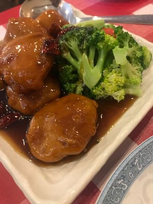 General Tsao chiken 🤩 at Yuan Fu in Rockville