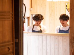 Very friendly staff! These two are from Taiwan 🇹🇼  at Suggoi Sports Cafe in Kochi