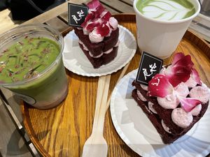 Red velvet cake and matcha lattes :) at Vego Coffee 齋啡 in Kowloon