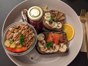 Brekkie plate 🥰 at Beans & Nuts in Bern