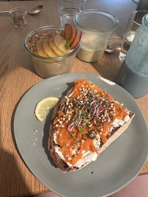 Salmon “lox” and almond cream cheese on sourdough bread. “Beans and nuts” smoothie bowl and “Aare” smoothie    at Beans & Nuts in Bern