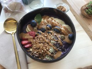 Very berry smoothie bowl 🥰 at Beans & Nuts in Bern