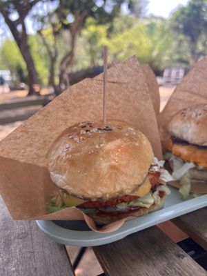 Veganer Burger   at Nazari in Budens