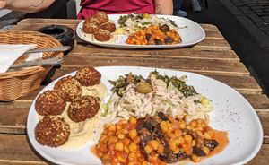 Falafelteller at Azeitona - Beckstrasse in Hamburg