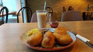 Russische Teigtaschen und Krautsalat at Veganaa in Berlin