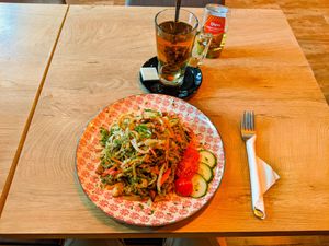 Zuiwan Hausgemachte Nudeln mit geb. Gemüse at Veganaa at Veganaa in Berlin